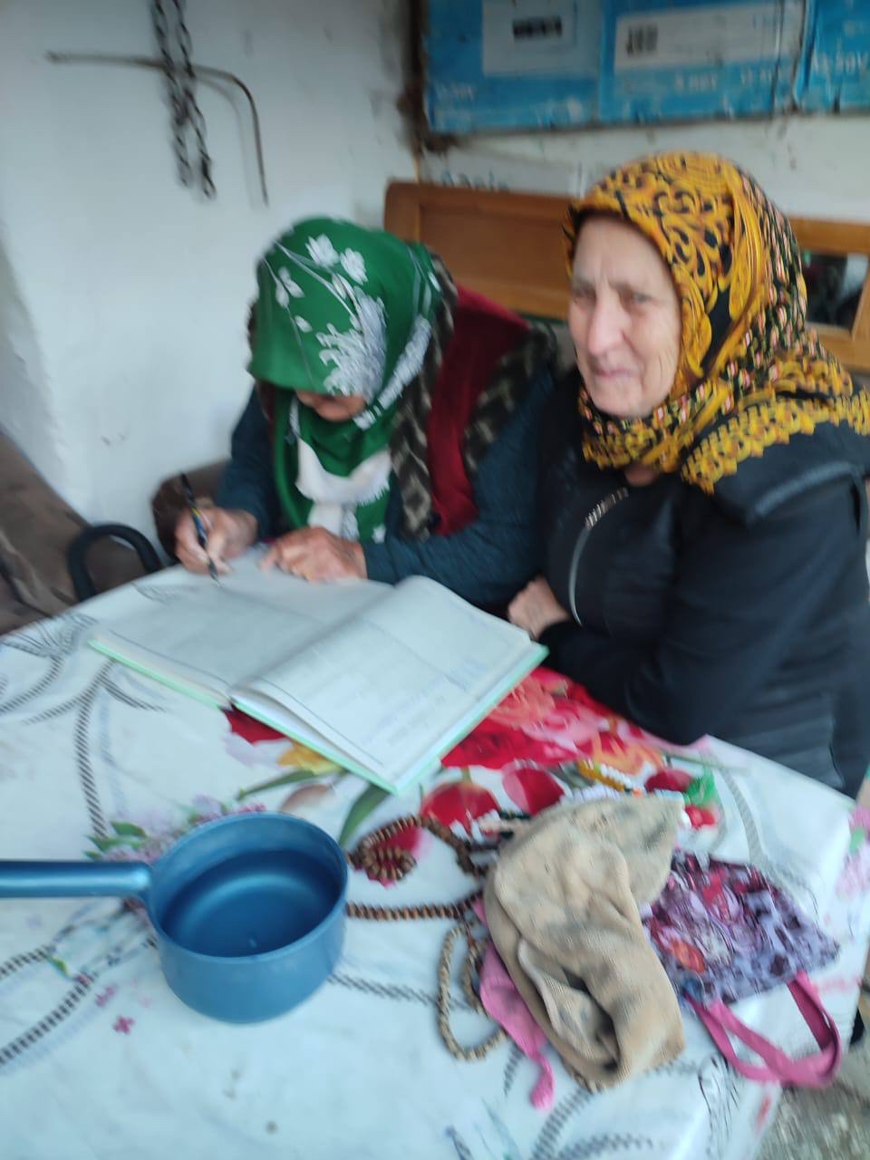 Социальный работник социального обслуживания на дому отделения № 1  Абдулкахирова Хадижат селении Килятли посетила своих подопечных с целью оказания социальных услуг.